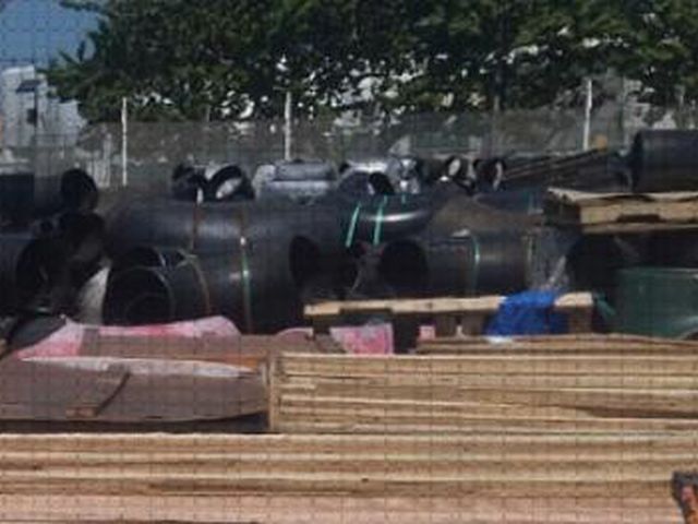 Patio de conexiones en acero al carbón